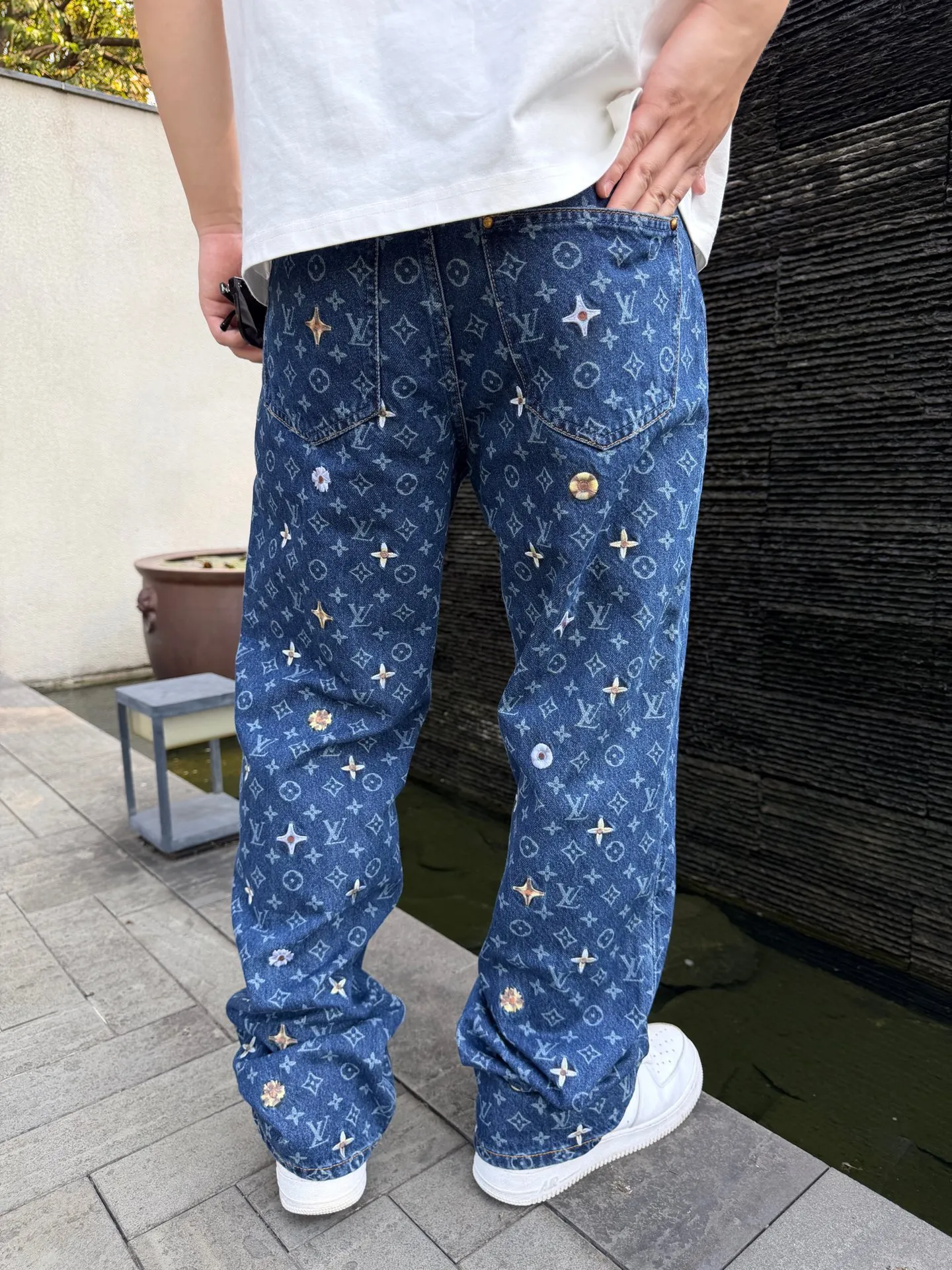 Louis Vuitton/Louis Vuitton all-over logo daisy embroidered jeans
